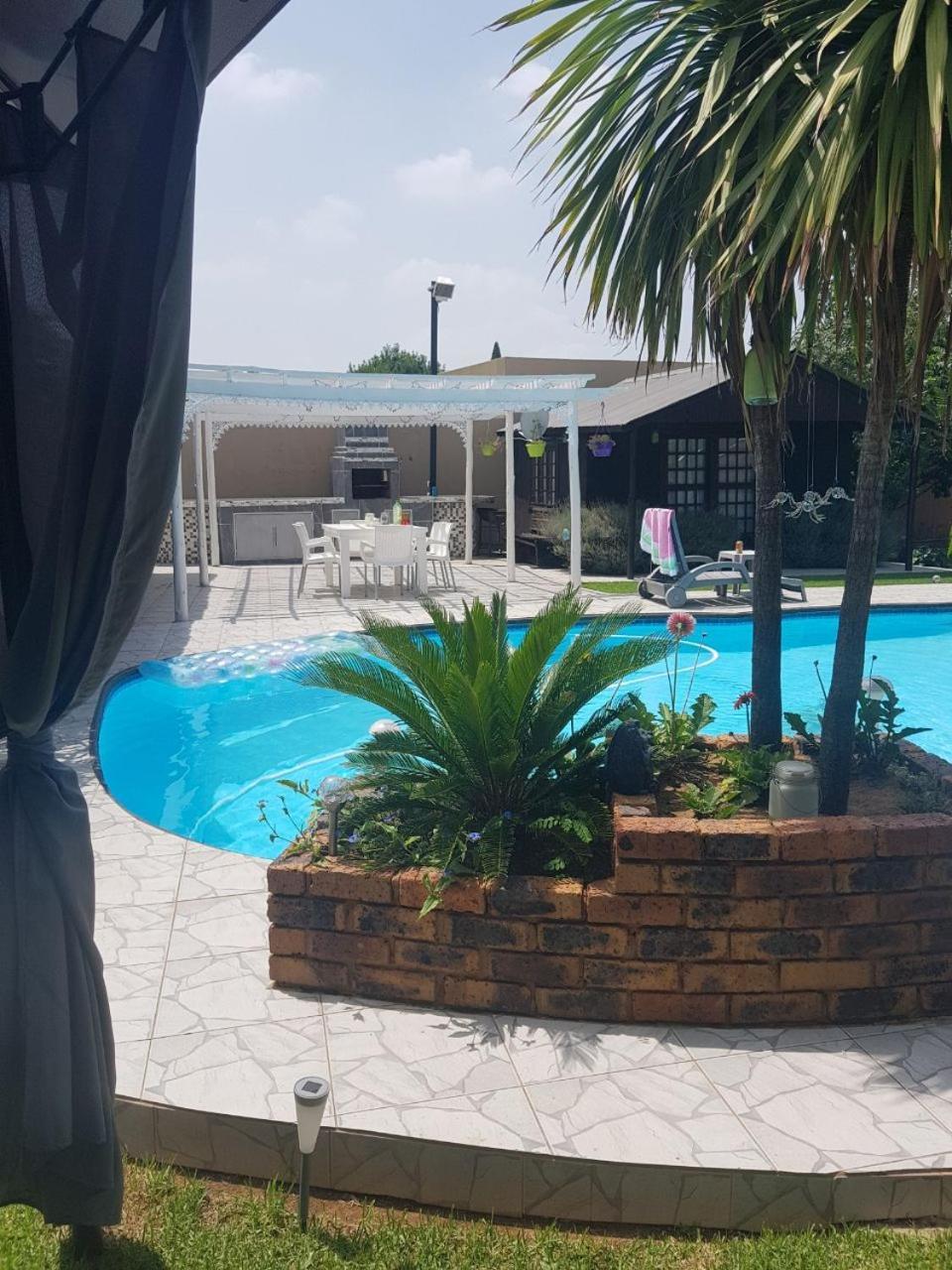 The Guesthouse Vanderbijlpark Extérieur photo